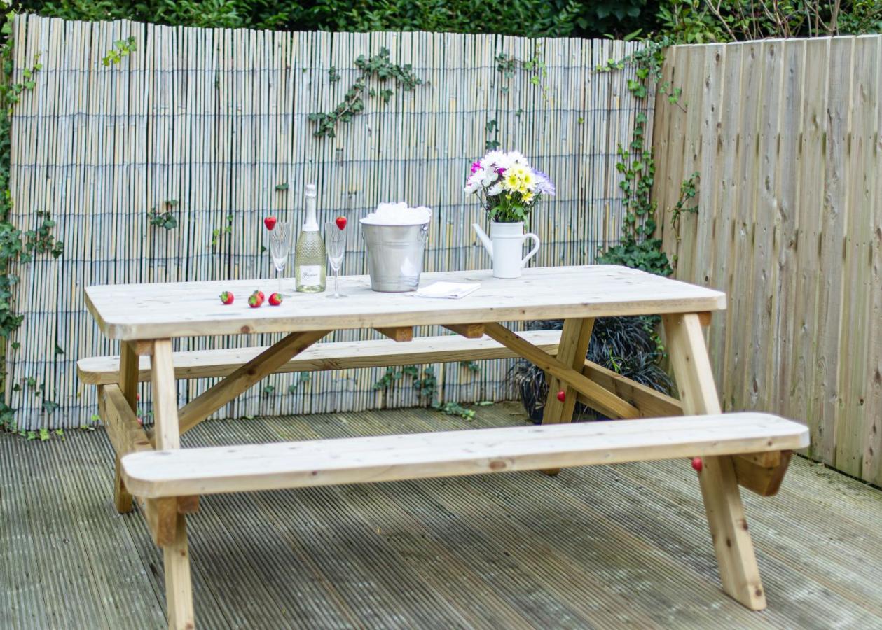 Entire Family Home , Large Rear Garden And Free Parking Belfast Esterno foto