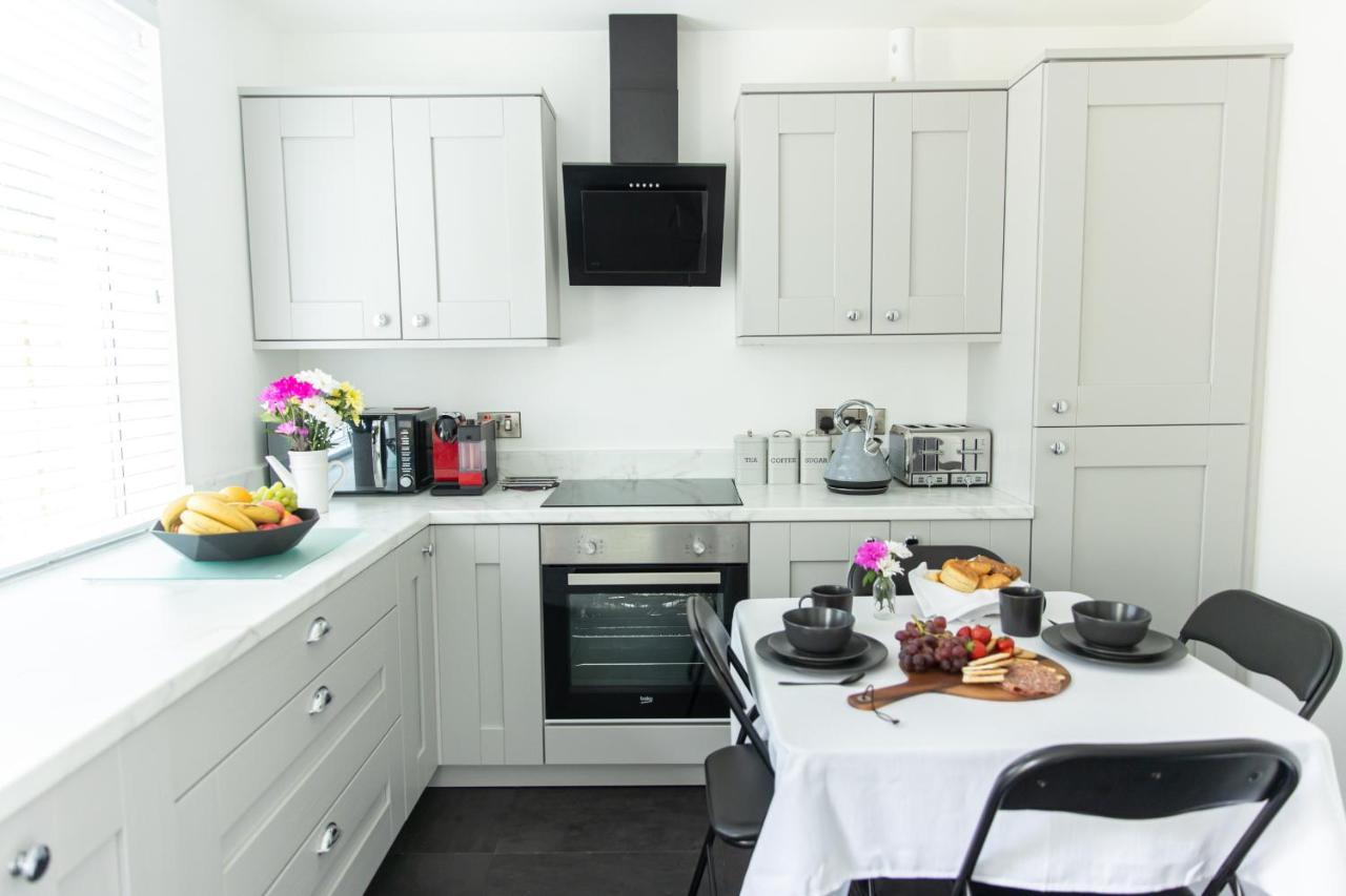 Entire Family Home , Large Rear Garden And Free Parking Belfast Esterno foto