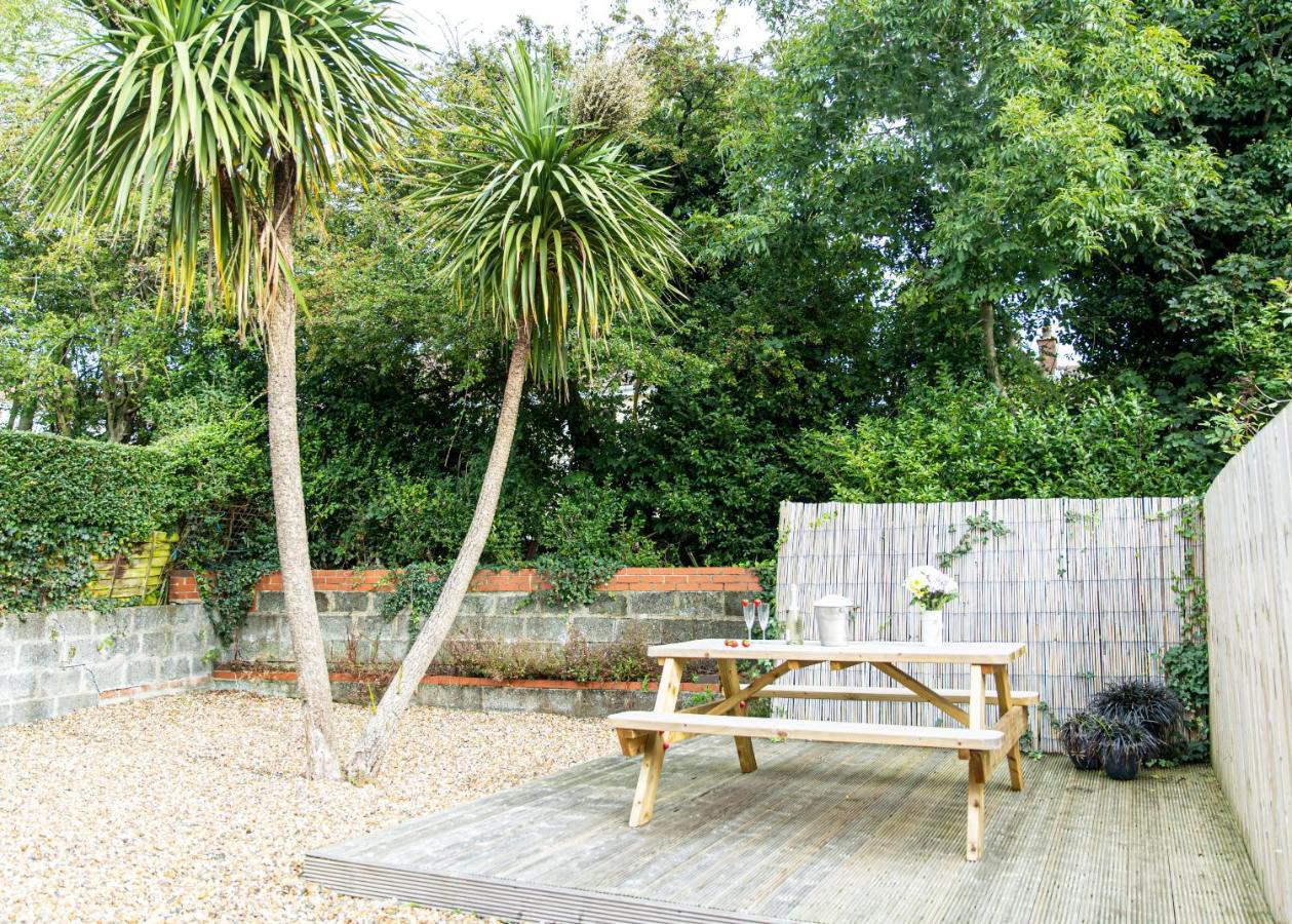 Entire Family Home , Large Rear Garden And Free Parking Belfast Esterno foto